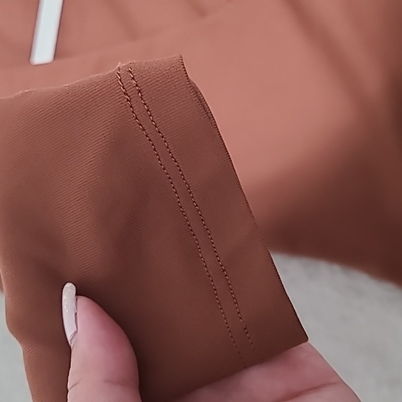 Babaton v neck top - Picture 3 of 3